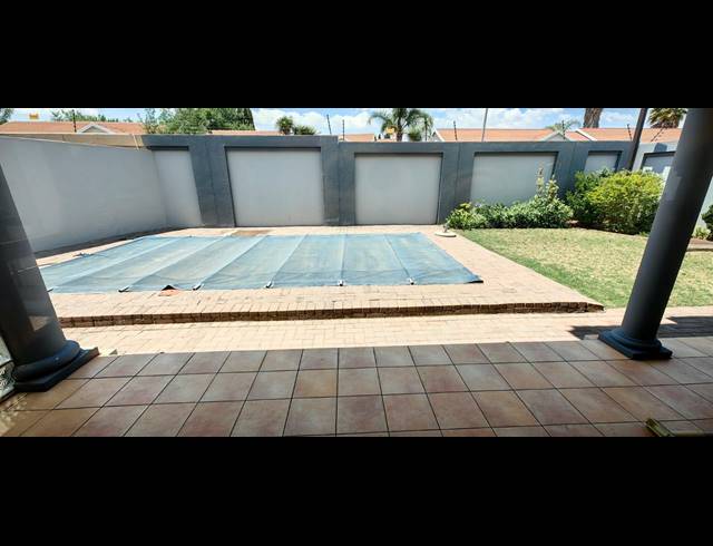 3 BEDROOM TOWNHOUSE FOR SALE IN EMFULENI GOLF ESTATE